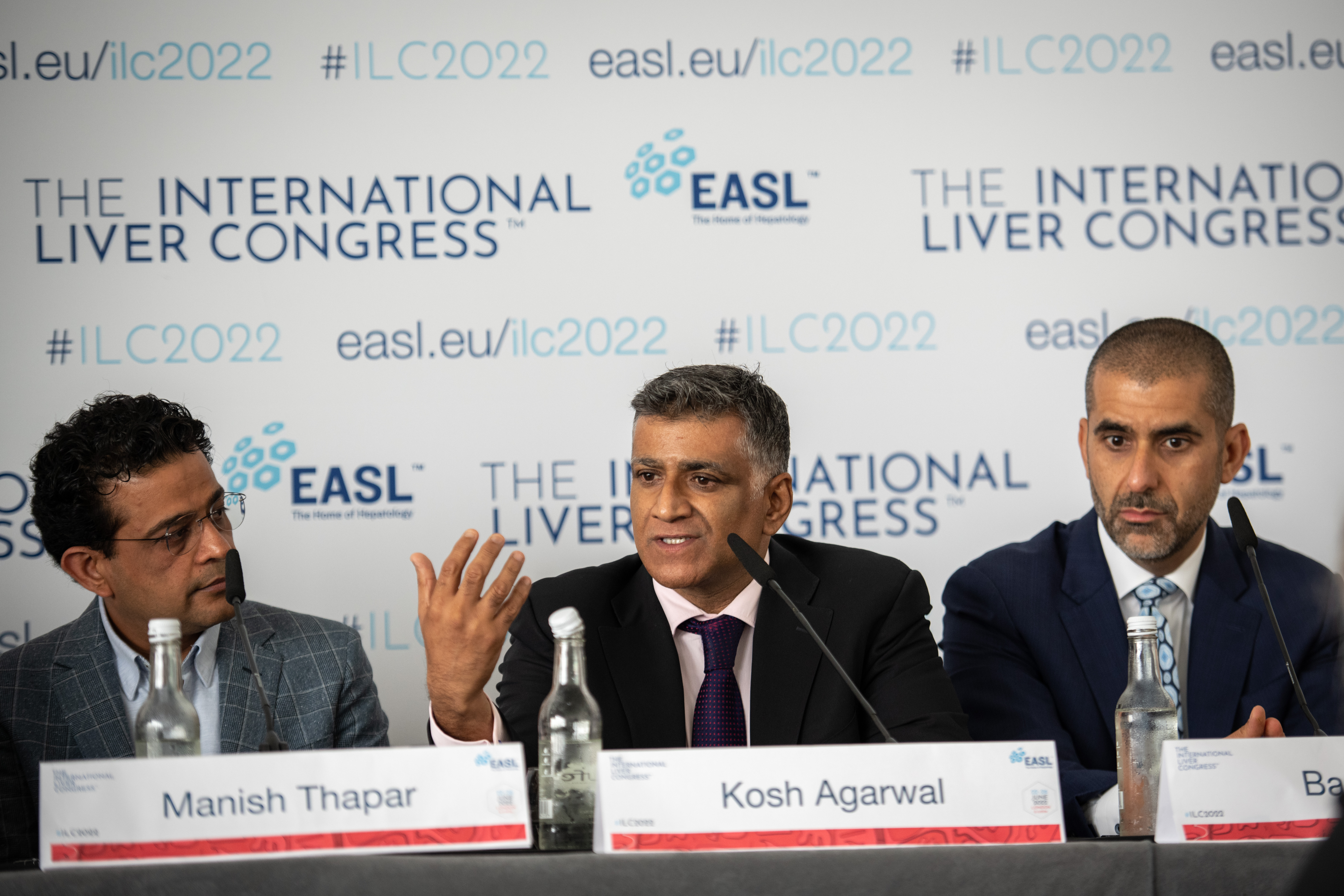 Dr Kosh Agarwal discusses results of the REEF-2 study at the International LIver Congress. Photo © Steve Forrest & Andrew McConnell / EASL.